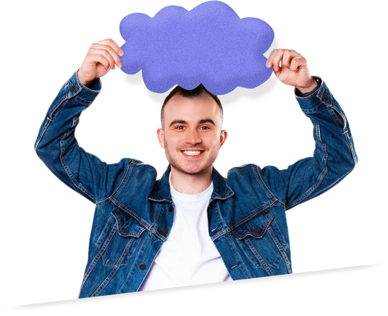 Persona joven emocionada sosteniendo una nube azul sobre su cabeza, ilustrando el servicio de hosting cloud.